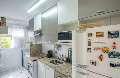 Capivari Apartment | Apartment with fireplace in Campos do Jordão