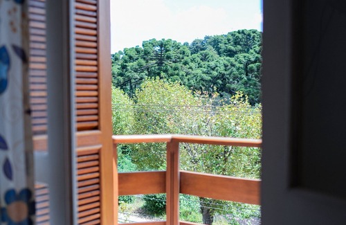 Capivari Apartment | Apartment with fireplace in Campos do Jordão