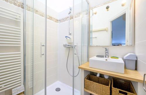 Saint-Martin-de-Re Apartment | Apartment with 3 windows overlooking the port of St Martin de Ré