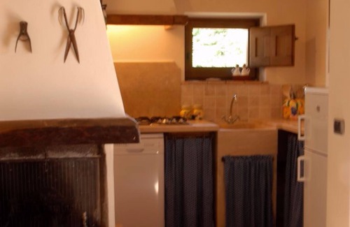 Radicofani Apartment | Apartment with garden in old farmhouse with swimming pool