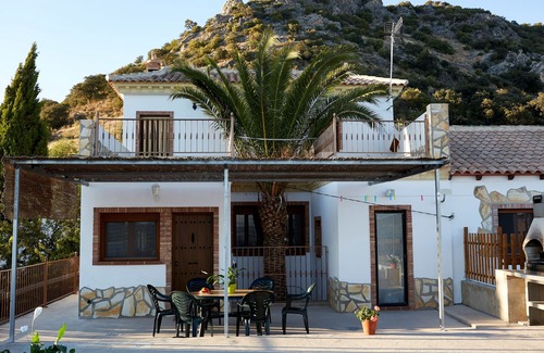 Iznajar House | Apartment with pool and spectacular views, ideal for families