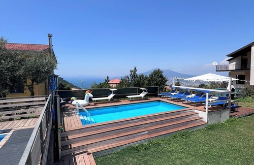 Piazza-Tralia-Pendolo Apartment | Apartment with pool and breathtaking view of the Golfo di Napoli