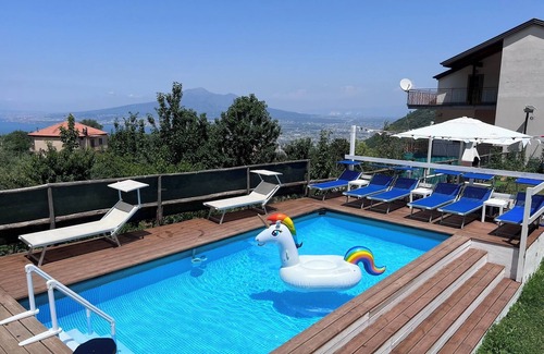 Piazza-Tralia-Pendolo Apartment | Apartment with pool and breathtaking view of the Golfo di Napoli