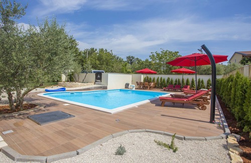 Nova Vas Apartment | Apartment with pool, up to 6 people, sun loungers, restaurant nearby