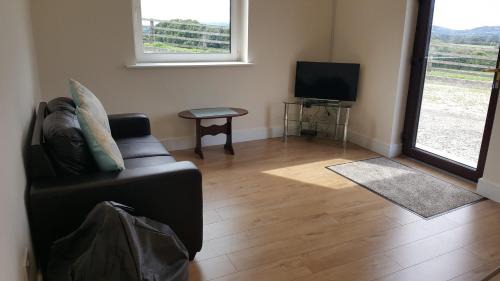 Mitchelstown Apartment | Apartment with Private Pool Sleeps 5