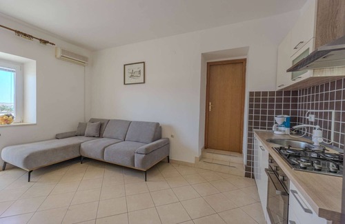 Zubovici Apartment | Apartment with sea view and pool