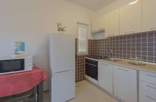 Zubovici Apartment | Apartment with sea view and pool