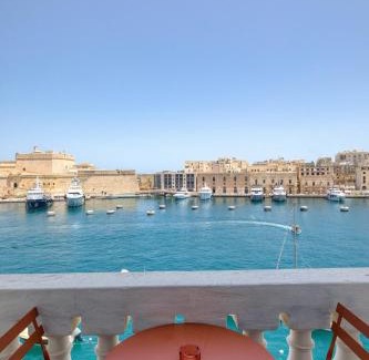 Senglea Apartment | Apartment with Spectacular Views in Isla