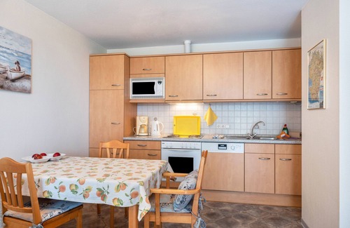 Suderdeich Apartment | Apartment 'Wohnung Gold' with balkon, Shared Garden and Wi-Fi