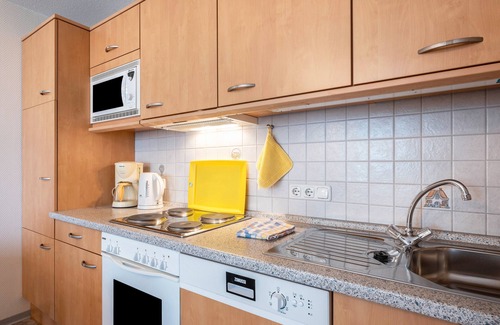 Suderdeich Apartment | Apartment 'Wohnung Gold' with balkon, Shared Garden and Wi-Fi