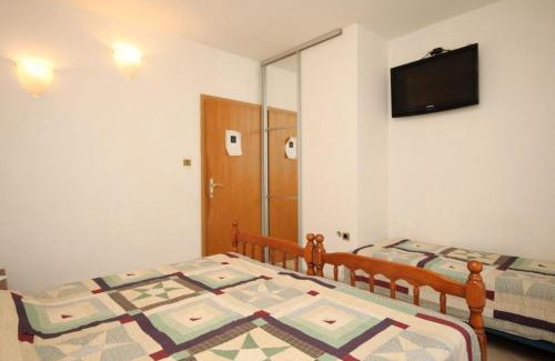 Sveti Jakov Apartment | Apartments by the sea Cove Merascica, Cres - 8071