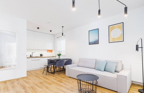 Czyzyny Apartment | Apartments Cracow Lema 15 by Renters