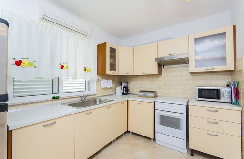 Sucuraj Apartment | Apartments Rose (47571-A1) - Sucuraj - island Hvar