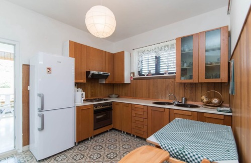 Postira Apartment | Apartments Mare- Comfort Two Bedroom Apartment with Terrace A1 (ST)