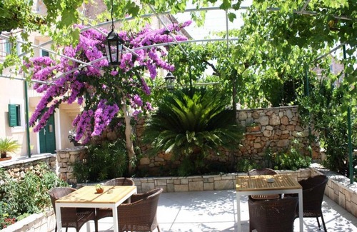 Bol Apartment | Apartments Paloc - Standard One-bedroom Apartment with Balcony (Žuti)