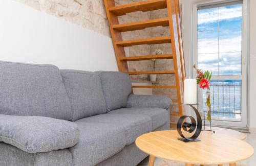 Cove Makarac (Milna) Apartment | Apartments Tino- Two Bedroom Apartment with Terrace and Sea View A2