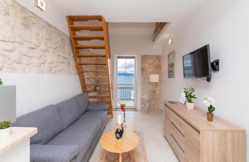 Cove Makarac (Milna) Apartment | Apartments Tino- Two Bedroom Apartment with Terrace and Sea View A2