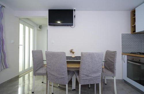 Kastel Sucurac Apartment | Apartments with a parking space Kastel Sucurac, Kastela - 15430