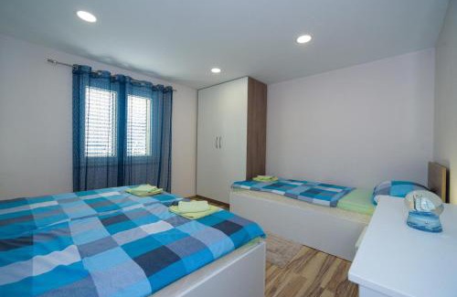 Kastel Sucurac Apartment | Apartments with a parking space Kastel Sucurac, Kastela - 15430