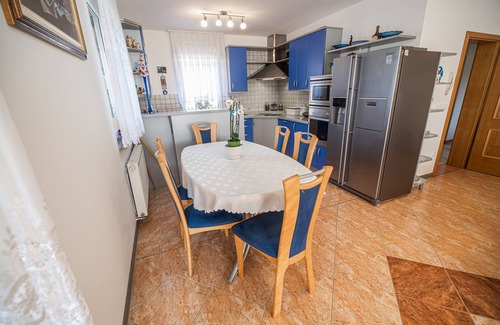 Skofljica Apartment | Apartments Želimlje - Three Bedroom Apartment 2 (spodaj)