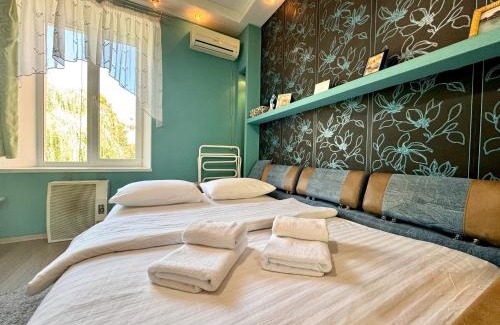 Sukhinovka Apartment | ApartPoltava, Однокімнатні апартаменти з КУТОВОЮ ВАННОЮ, біля Краєзнавчого музею, АРТ кафе Кавун