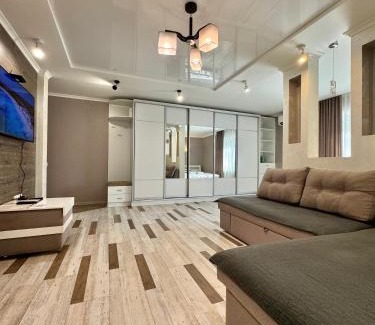 Sukhinovka Apartment | ApartPoltava Розкішна студія з КУТОВОЮ ВАННОЮ, 1-й будинок біля Корпусного парку, ПАНОРАМНИЙ балкон