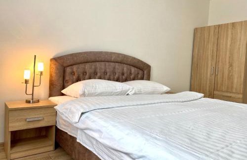 Svitlogirske Apartment | ApartPoltava СТИЛЬНІ 2-кімн апартаменти біля ПД "ЛИСТОПАД" закрита ПАРКОВКА, ЧЕК ПРРО