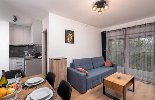 Krzyki Apartment | ApartWro 3th - apartament przy dworcu głównym PKP, balkon, garaż, rowery