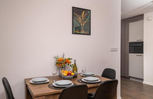 Krzyki Apartment | ApartWro 3th - apartament przy dworcu głównym PKP, balkon, garaż, rowery