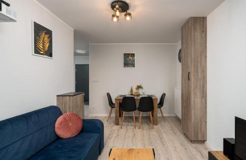 Krzyki Apartment | ApartWro 8th - City Square, Railway Station (balcony, garage)