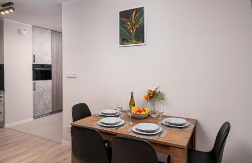 Krzyki Apartment | ApartWro 8th - City Square, Railway Station (balcony, garage)