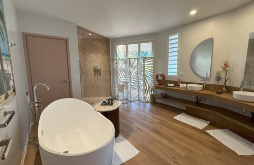 Teahupoo Hotel | Apatoa Beach and Garden Village