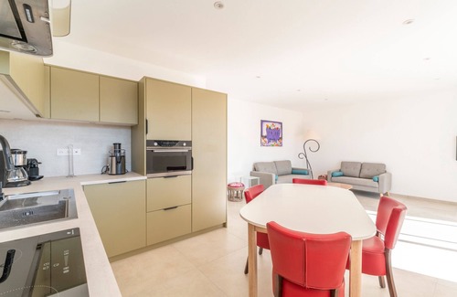 Saint-Genies-de-Malgoires Apartment | Appartment with Jacuzzi and Sauna