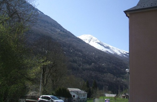 Luz-Saint-Sauveur Apartment | APPART 4/6 2* 400 m from the center TARIF vacances 360 hors V 200 E CURE 540