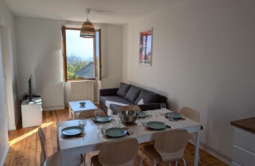 Montbonnot-Saint-Martin Apartment | Appart 65m2 avec 2 chambres dans ferme rénovée - Parking gratuit - Grande vue montagnes