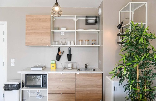 Saint-Just Apartment | Appart avec terrasse et parking à 2 min du metro
