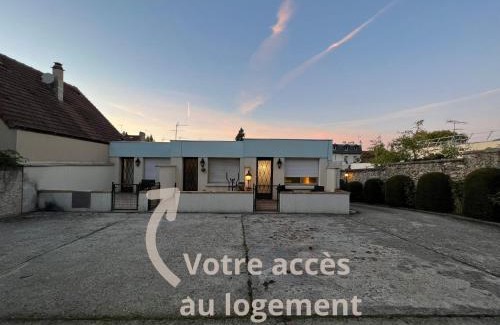 Saint-Cyr-l'Ecole Apartment | Appart'Hotel NuiteeJour Versailles Saint Cyr l'Ecole