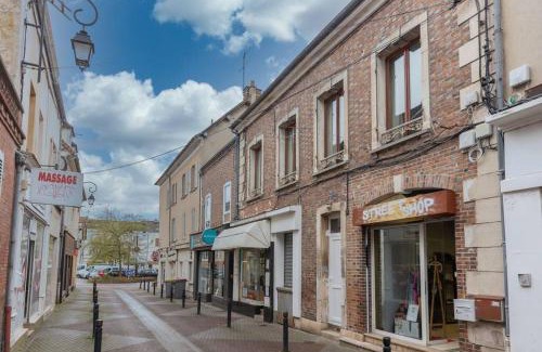 Varennes-sur-Seine Apartment | Appart luxueux hyper-centre/15mn Fontainebleau