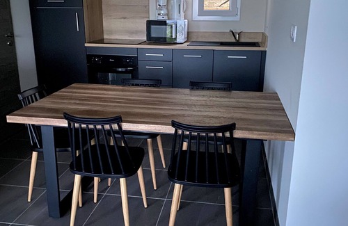 Bastia Apartment | Appart T3 -01(étage1) en campagne, piscine, confort, (1GL/2Plits)