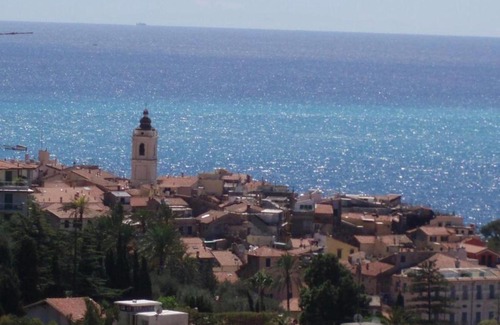 Imperia House | Appartamento a schiera con giardino