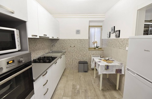 Murine Apartment | Appartamento Erin con 2 Bagni, 2 Condizionatori D'aria, Terrazzo