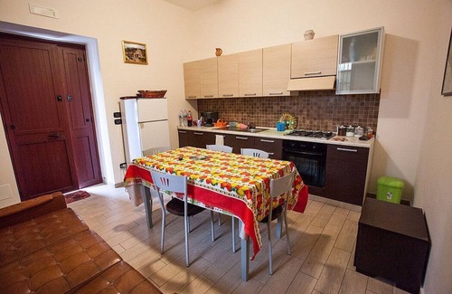 Locri House | Appartamento Ermes B: A welcoming apartment situated at a short distance from the beach, with Free WI-FI.