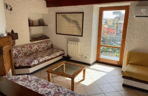 Corniglia Apartment | Appartamento Isola - In the center with Terrace - sea view & AC