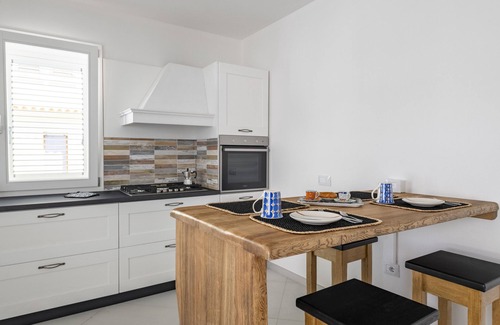 Cala Gonone Apartment | Appartamento Prato al Mare with Garden, A/C & Wi-Fi