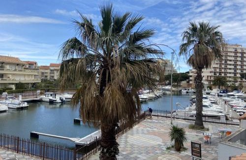 Le Port Apartment | Appartement 3 Pièces Moderne avec Loggia, 6 Personnes, Proche Plage - FR-1-750-82