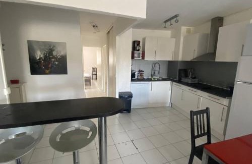 Le Port Apartment | Appartement 3 Pièces Moderne avec Loggia, 6 Personnes, Proche Plage - FR-1-750-82