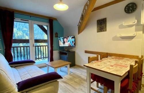 Valfrejus Apartment | Appartement 3 pièces 6 personnes, accès direct pistes, proche télécabine et commerces - FR-1-265-198