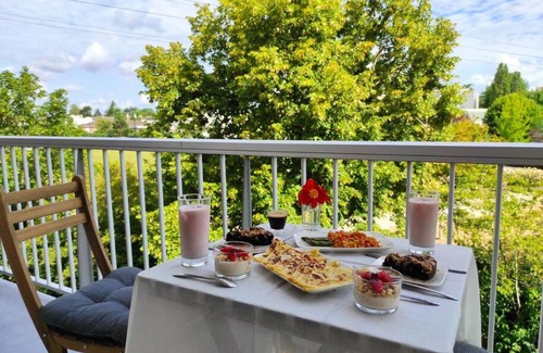 Magny-les-Hameaux Apartment | Appartement avec deux balcons