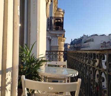 Quartier Saint-Ambroise Apartment | Appartement avec balcon au cœur PARIS