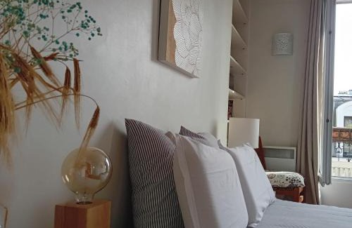 Quartier Saint-Ambroise Apartment | Appartement avec balcon au cœur PARIS